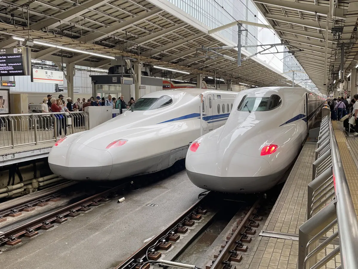 東京駅に停車中のN700系