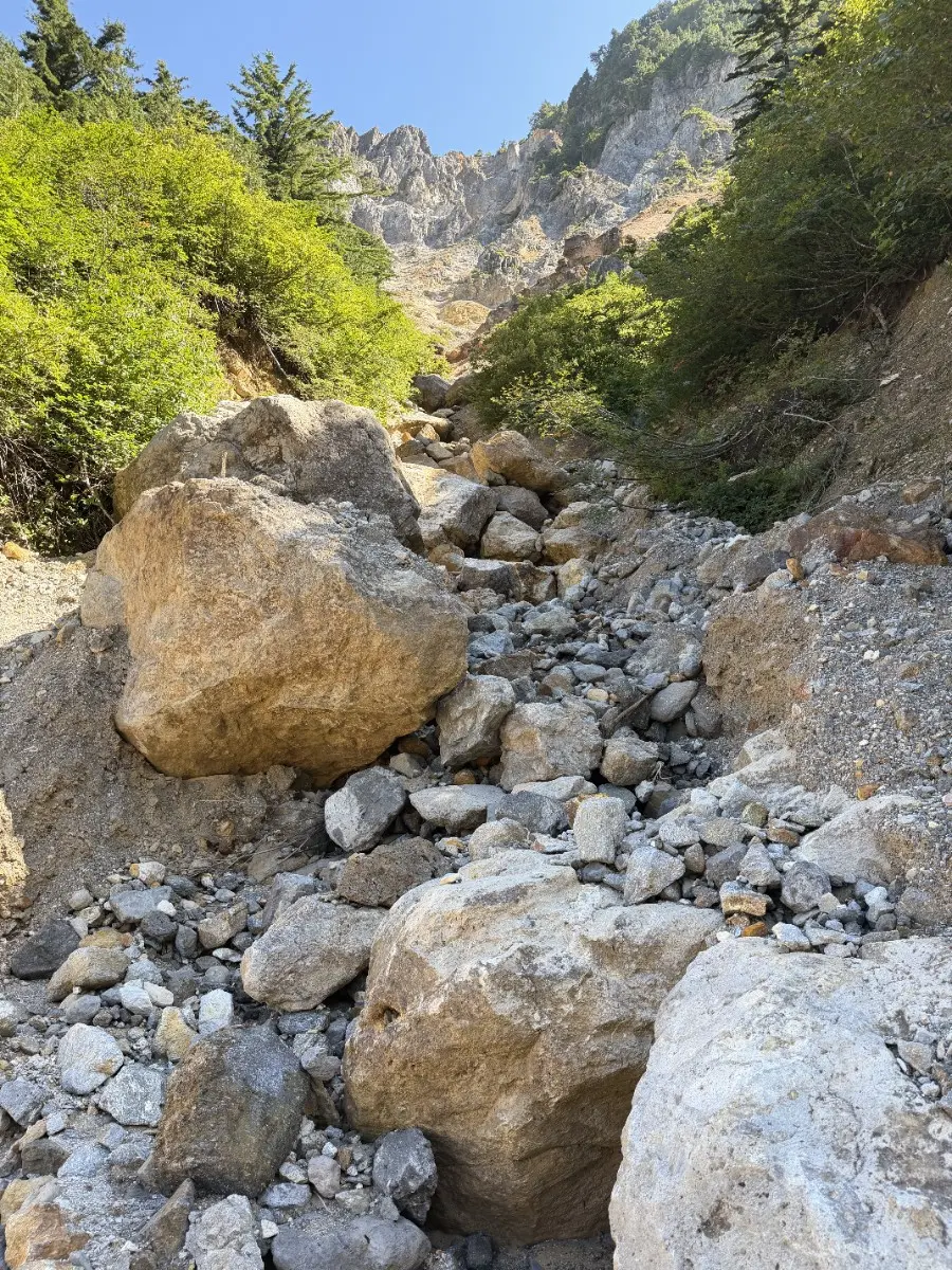 スイッチバックの先にある混浴露天風呂・山形 姥湯温泉を目指して 実際どうだった?温泉の質や道のりは? の写真