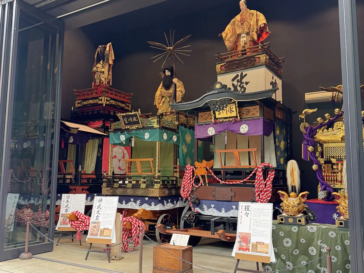境内には全国的にも珍しい「江戸型山車(赤坂氷川山車)」が展示されている = 2026年8月16日 赤坂氷川神社