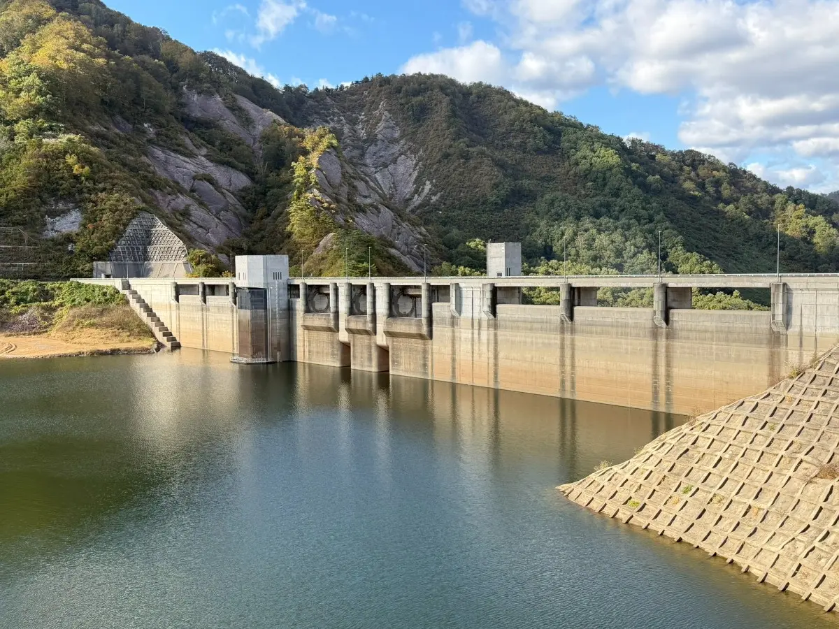 横川ダムの堤体部