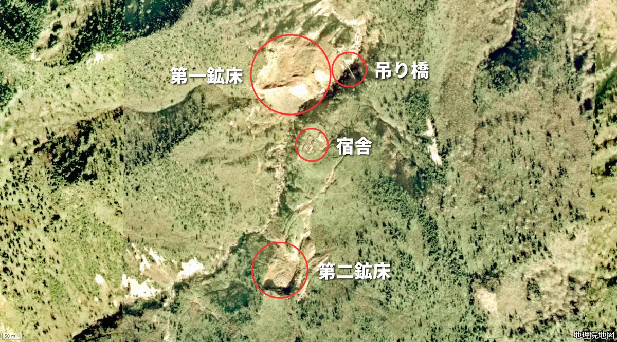 滑川鉱山周辺の空中写真(1974年~1978年) = 中心点(37.767148,140.213796) 地理院地図より