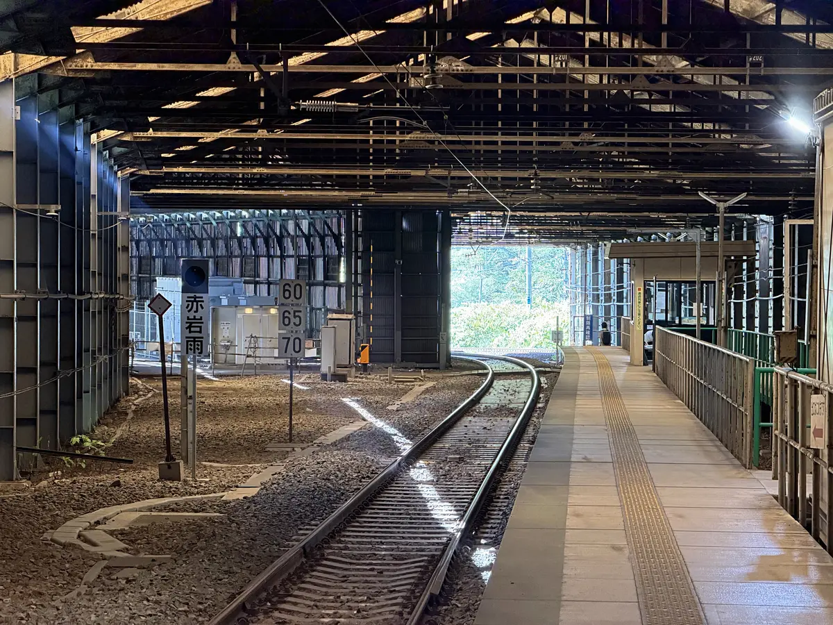 ホームと下り線の線路 = 2026年9月5日 峠駅